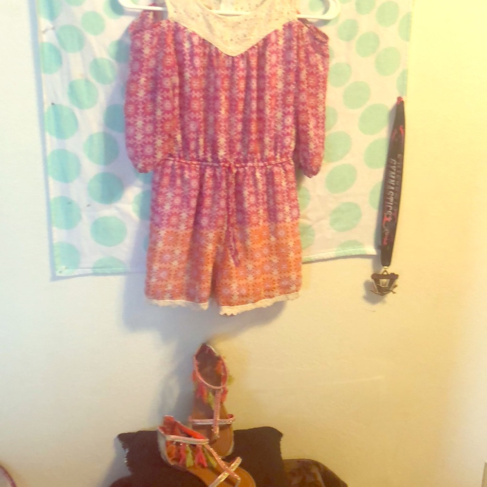 Pink orange and lace jumper with colorful sandals